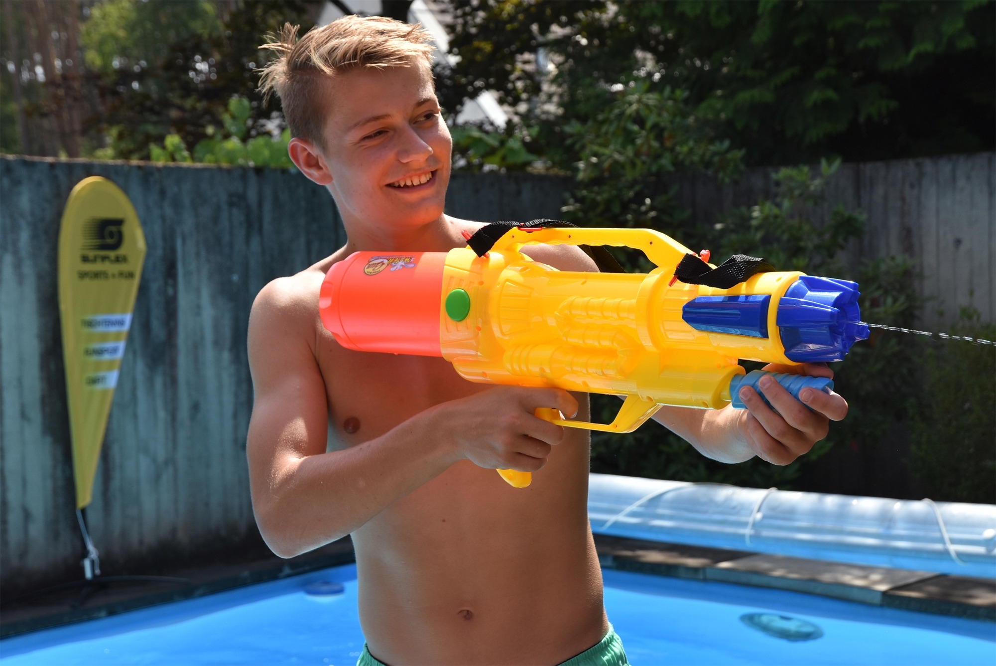 sunflex sport Wasserspritzpistolen Waver 1,9 Liter / 15 m Spritzweite