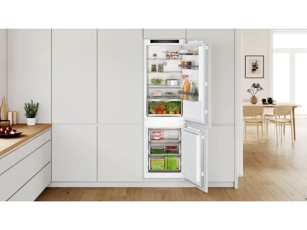 Bosch Serie | 4 KIN86VFE0 - Køleskab/fryser - bund-fryser - til indbygning - niche - bredde: 56 cm - dybde: 55 cm - højde: 177.5 cm - 260 liter - Klasse E - Fladhængsel