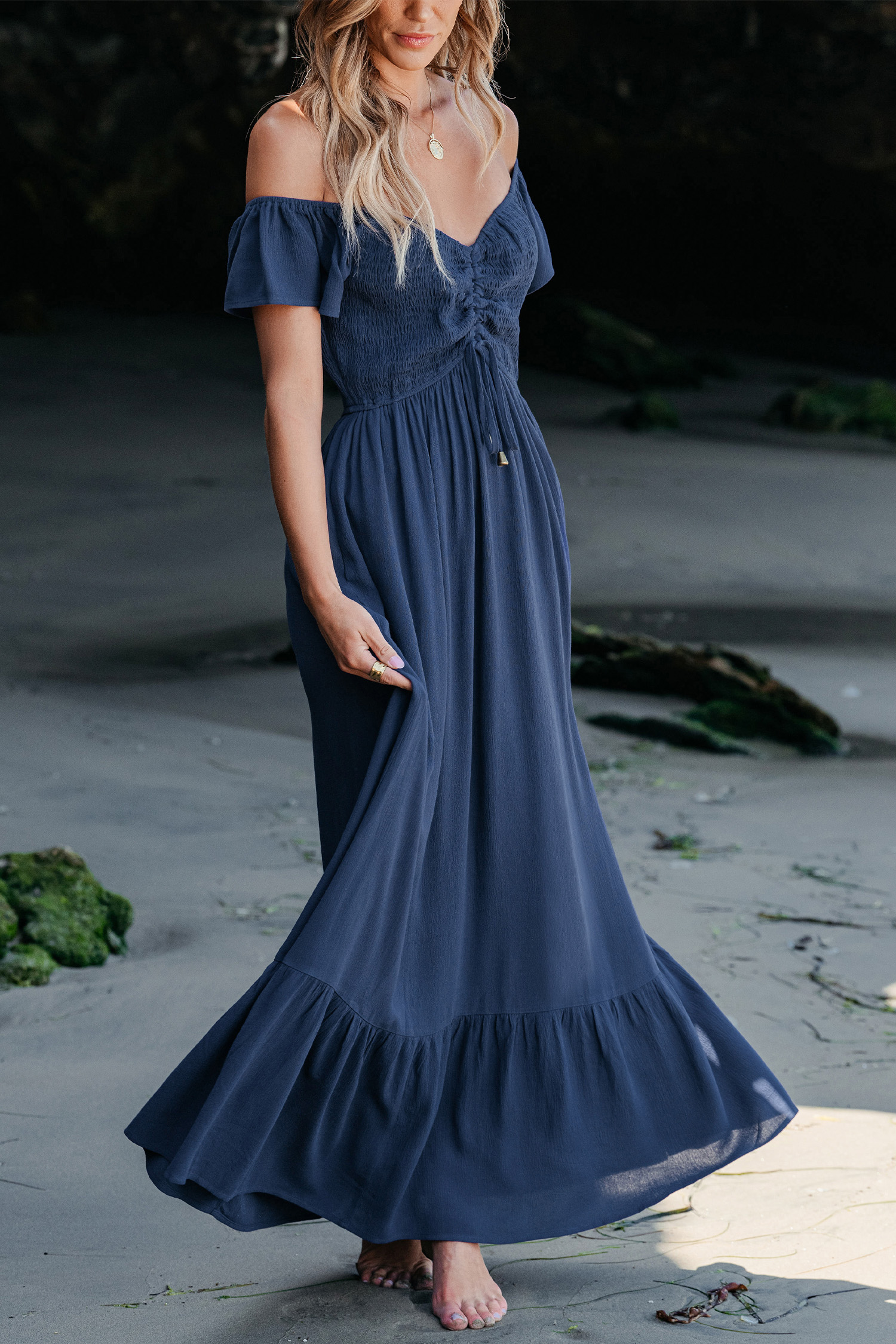 Robe maxi à épaules dénudées et col en cœur bleu marine