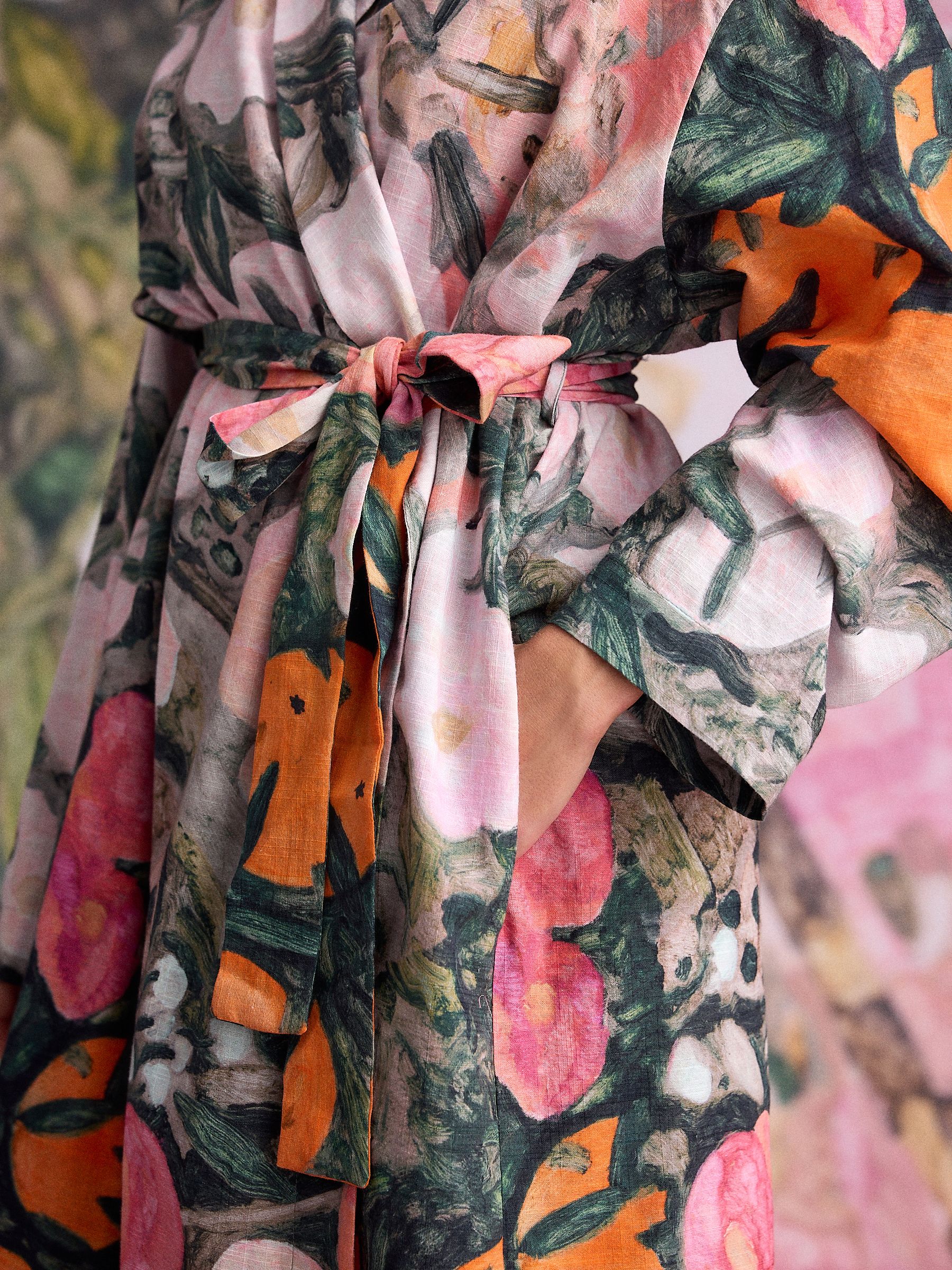 Pink Benjamin Macgregor Scene Print - Satin Dressing Gown
