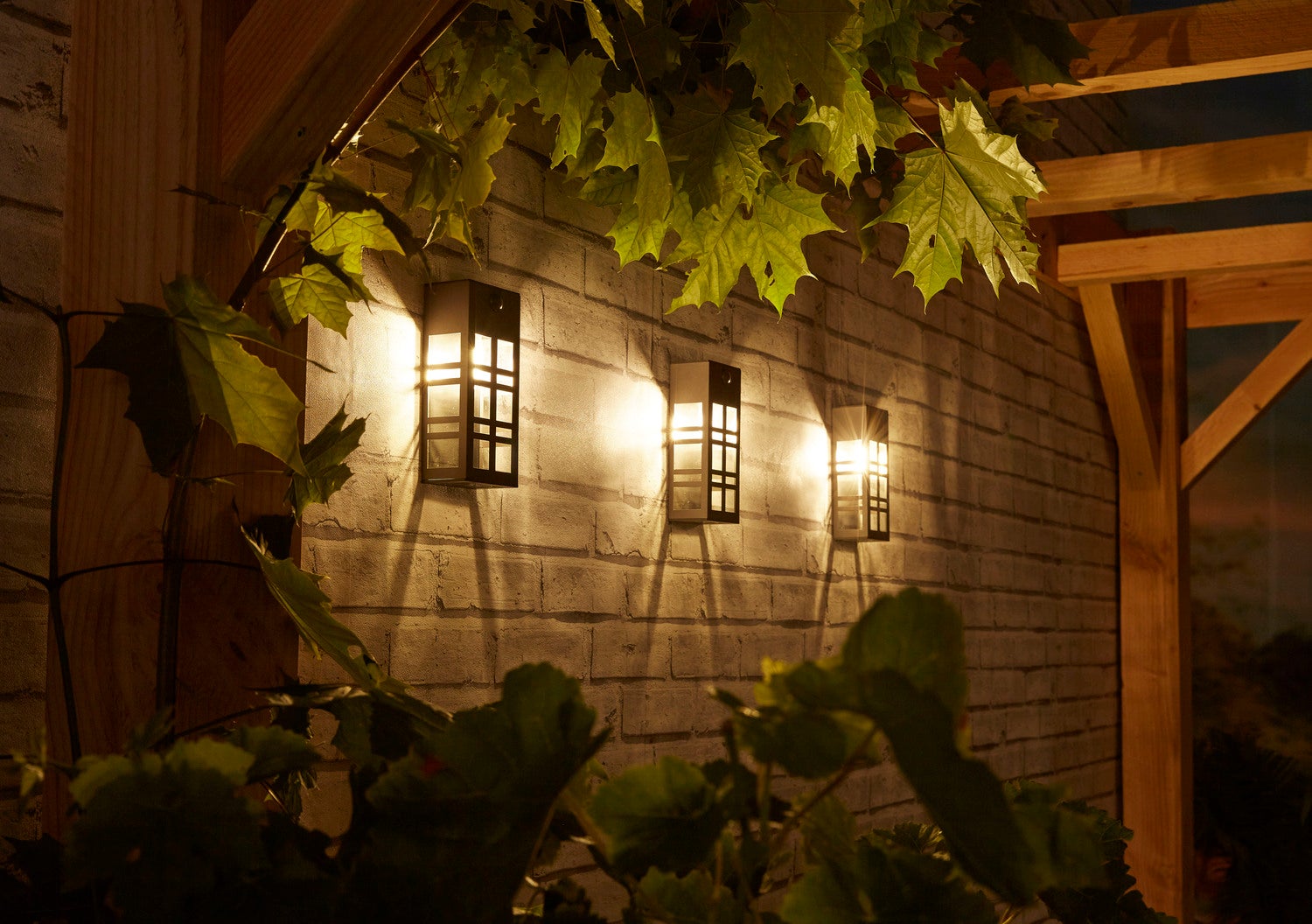 Luxform Lighting solar wandlamp Oregon zwart 8,5 x 5,5 x 18 cm