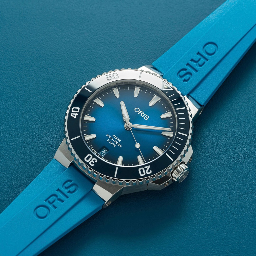 Oris Aquis Date Calibre 400 Blau / Kautschuk Ø 43.5mm