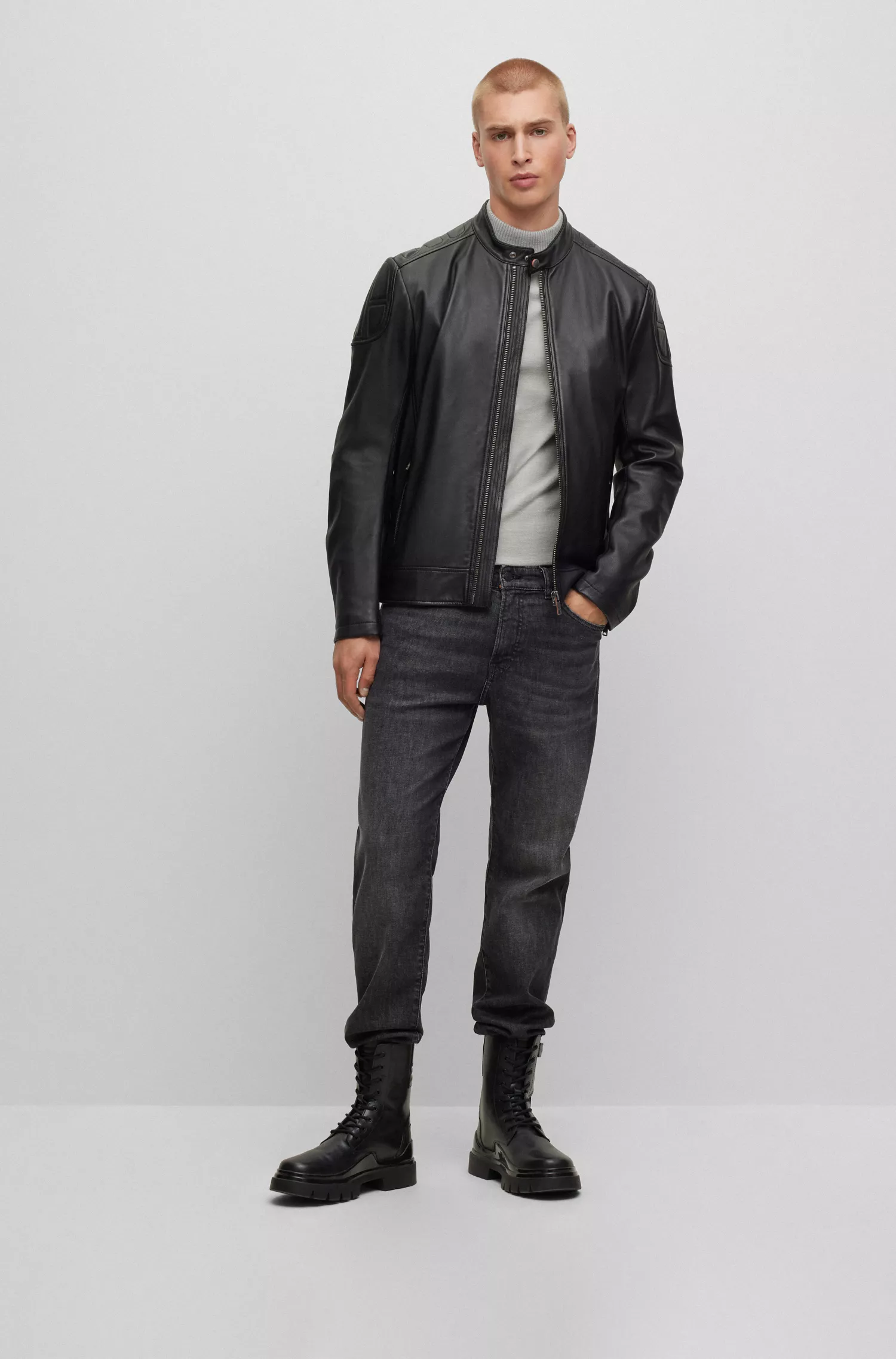 Jaqueta de couro BOSS laranja, corte slim, estilo motociclista, com acolchoamento.