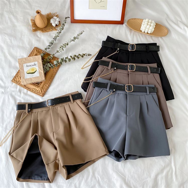 Fabricino - Korte jurk met hoge taille en ketting van imitatieleer