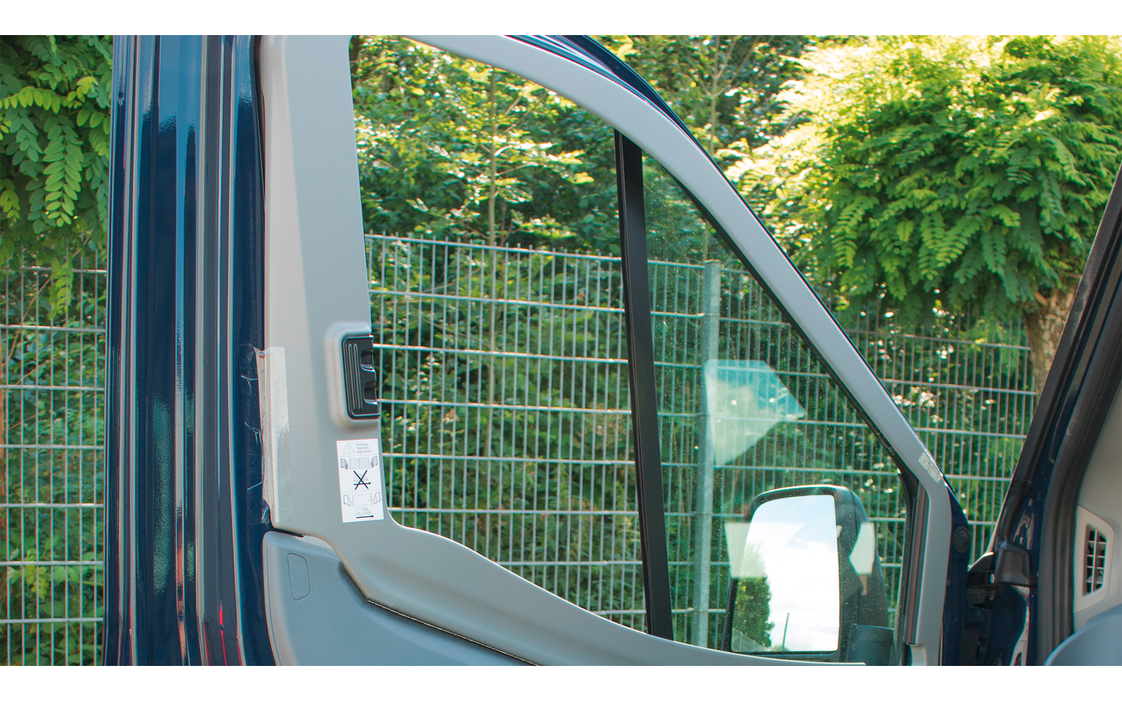Remis Fahrerhausverdunkelung REMIfront IV Frontscheibe (Links- und Rechtslenker / Sichtpaket) für Ford Transit Custom (Modell V362) ab 2018