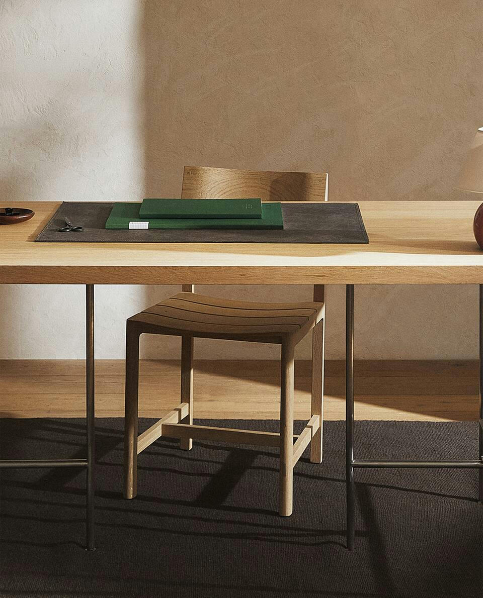 MESA DE ESCRITÓRIO EM MADEIRA E METAL