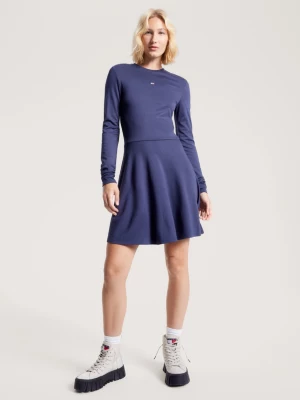 Vestido básico acinturado e evasê