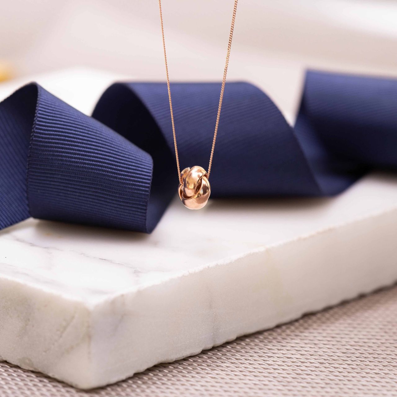 9 Karaat ketting met hanger knoop rose