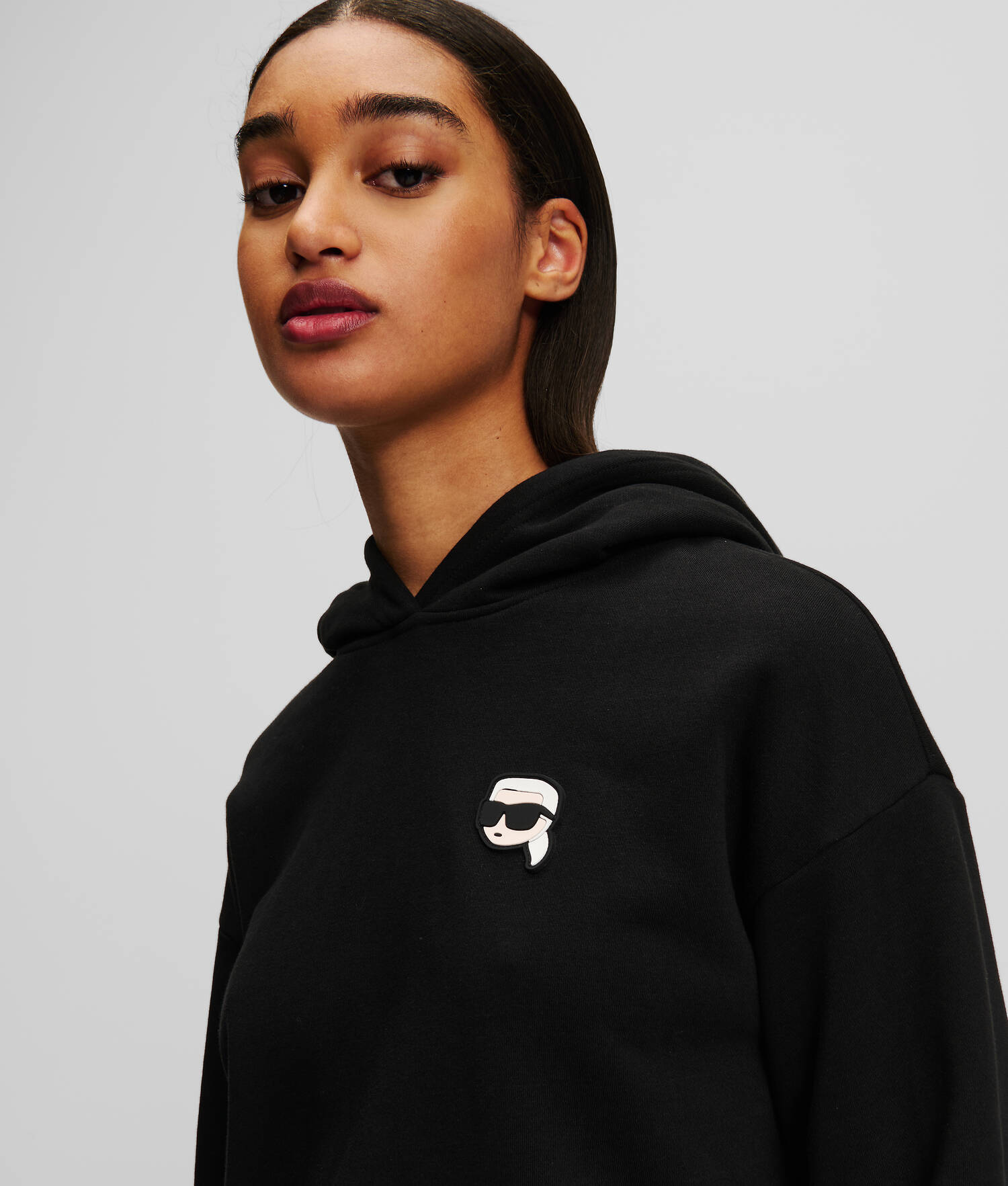 SWEAT À CAPUCHE AVEC ÉCUSSON K/IKONIK