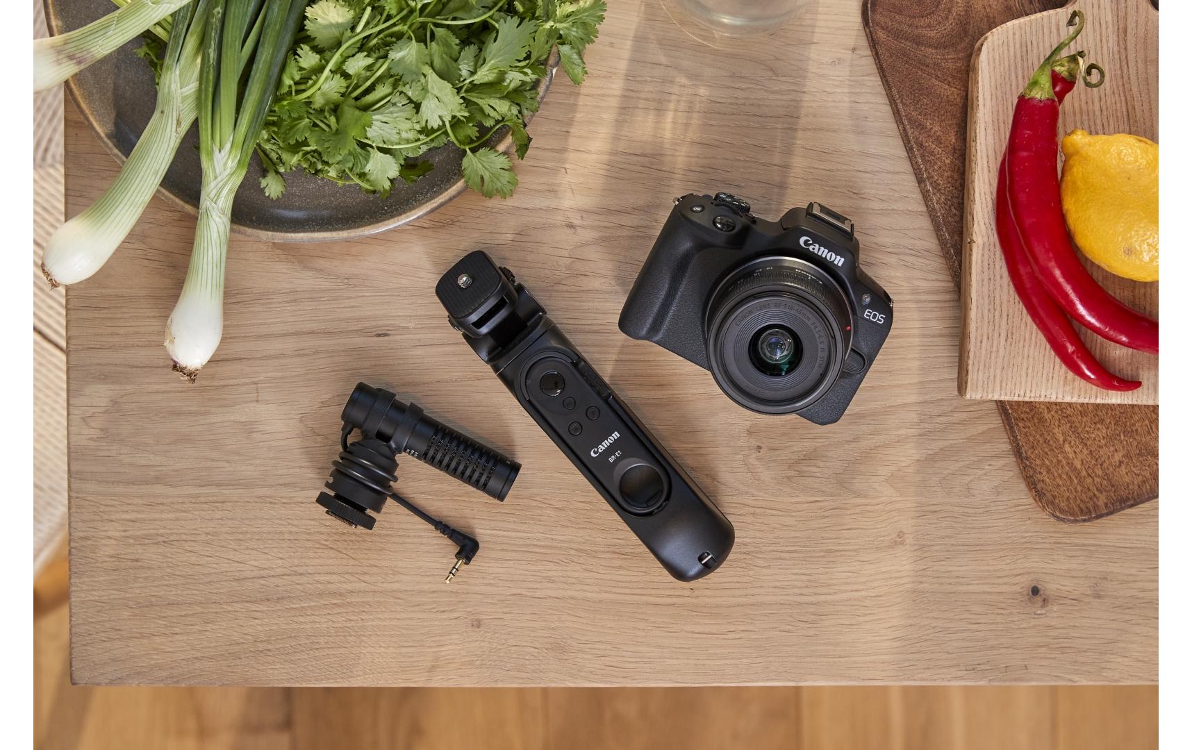 Fotokamera EOS R50 Kit RF-S 18-45 Schwarz<br>Perfekte Einstieg in die EOS R Reihe für aktive Content Creator