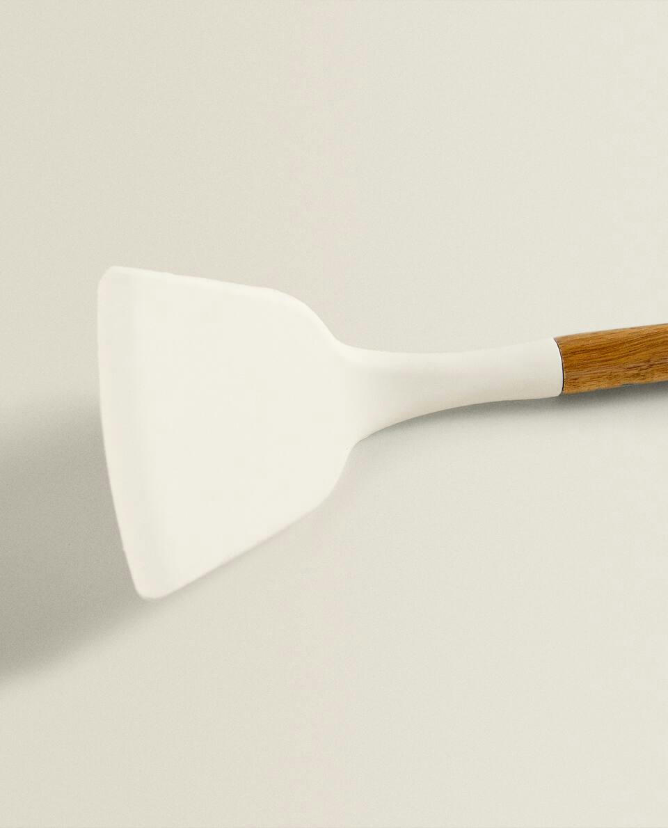 ESPÁTULA DE SILICONE E MADEIRA