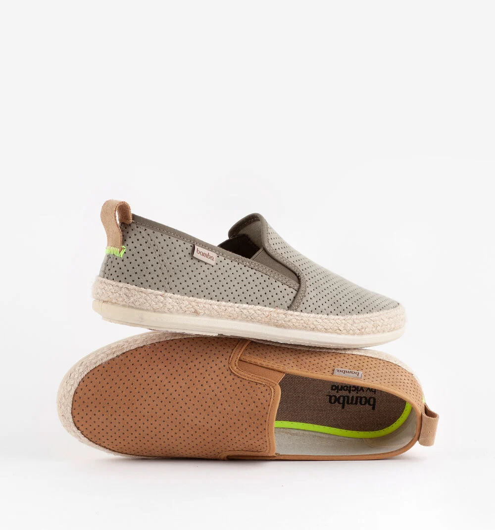 ANDRÉ ÉLASTIQUES IMITATION SUÈDE PIQUÉE Espadrilles pour homme KAKI