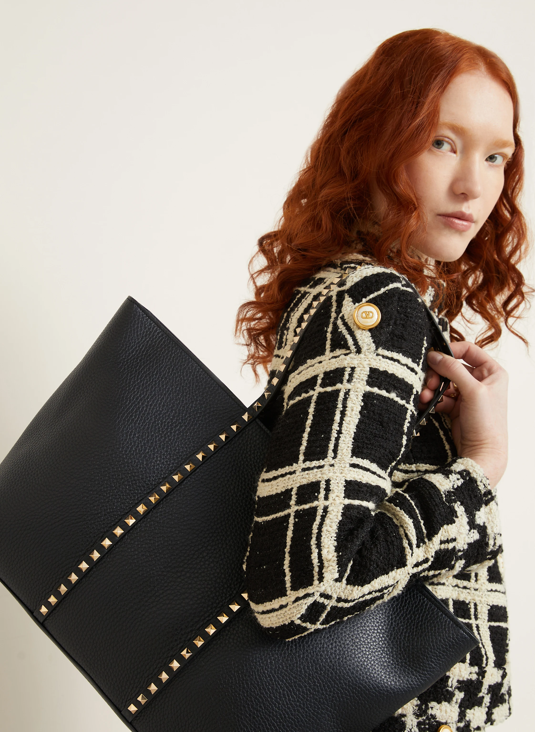 VALENTINO GARAVANI Shopper ROCKSTUD mit Pouch und Nieten