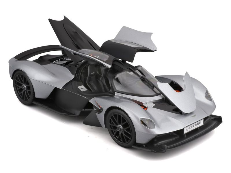 Maisto Sportwagen Aston Martin Valkyrie 2022 1:18 , Silber Sammlermodell im Massstab 1:18
