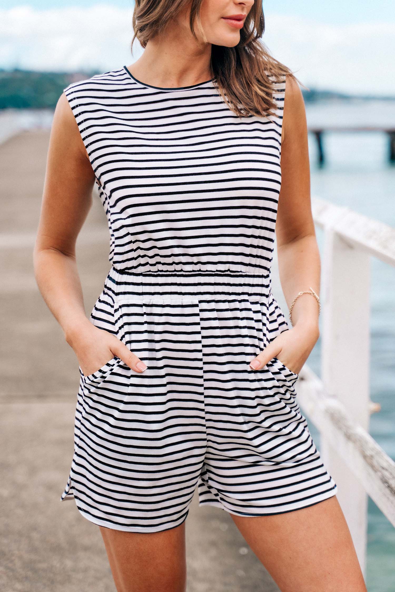 Combishort à rayures avec taille à smocks