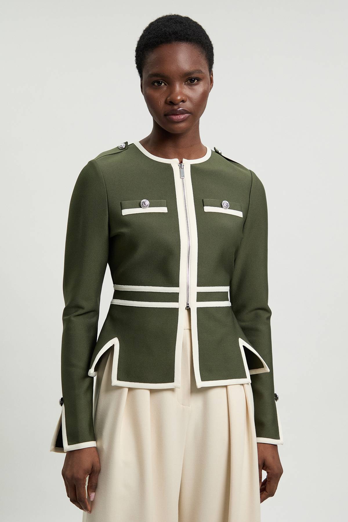KarenMillen Veste en Maille Bandage Cintrée Style Militaire avec Passepoil Contrastant et Ourlet Fendu