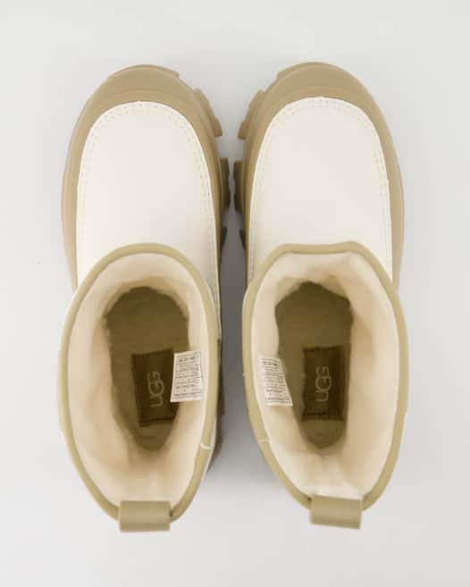 UGG Classic Brellah Mini Winterstiefel in Weiß