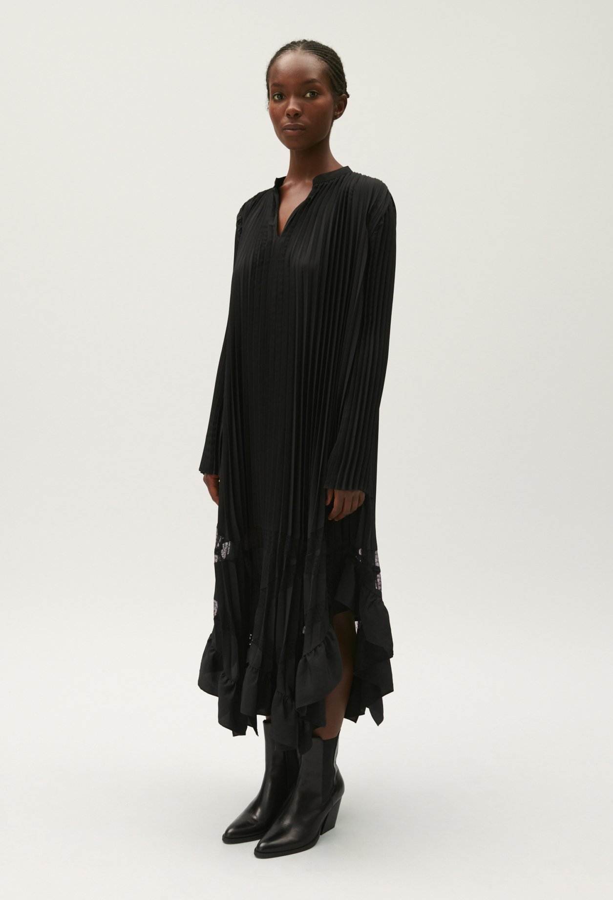 Robe midi plissee asymetrique noire