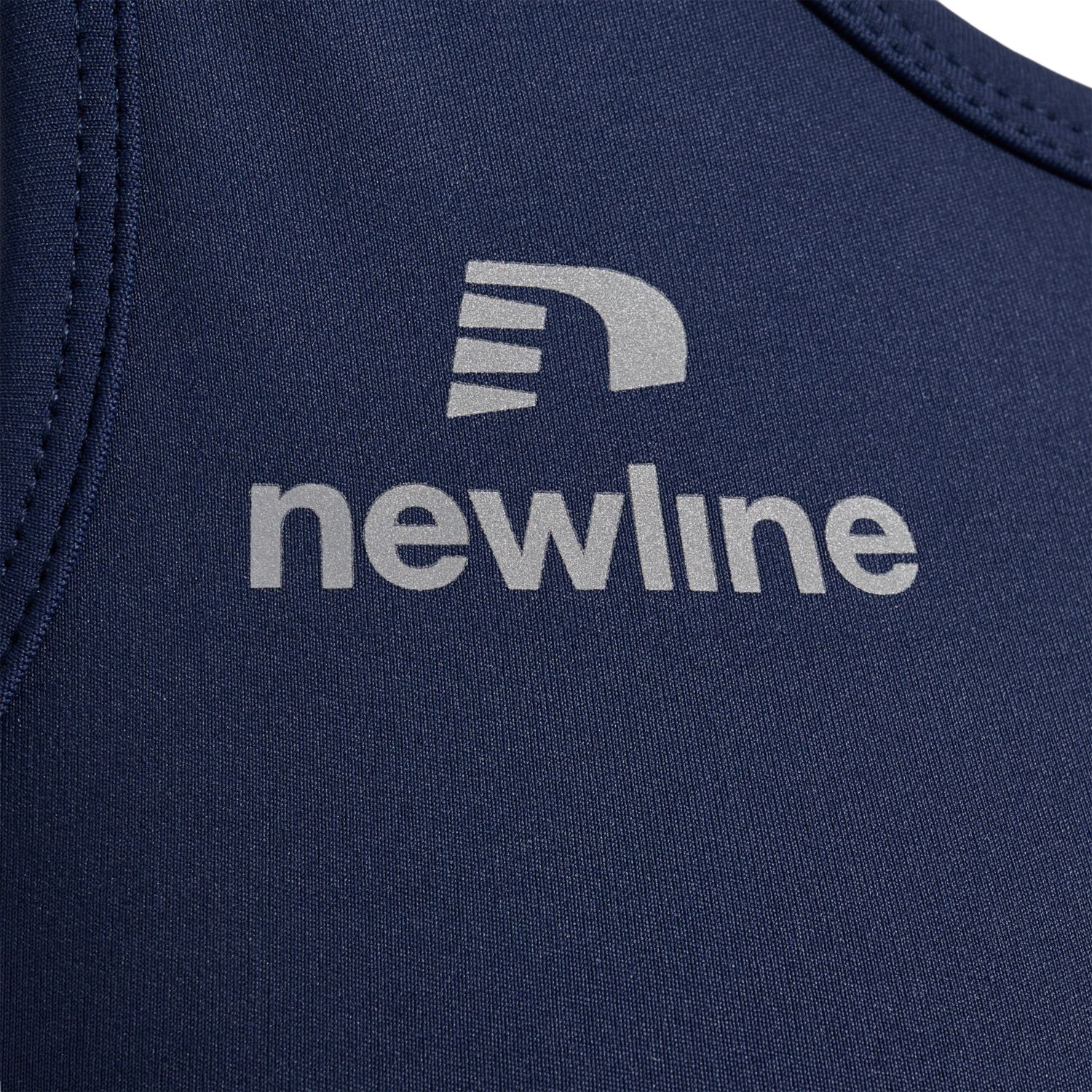 WOMEN'S ATHLETIC TOP
