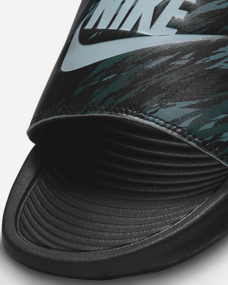 Claquettes Nike Victori One Noir & Gris