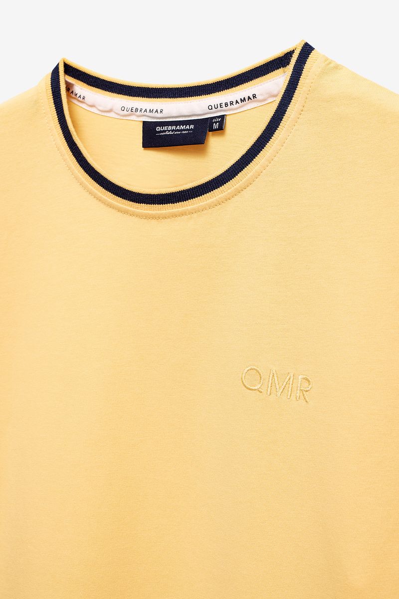 T-SHIRT COM PRINT QMR EM ALTO RELEVO