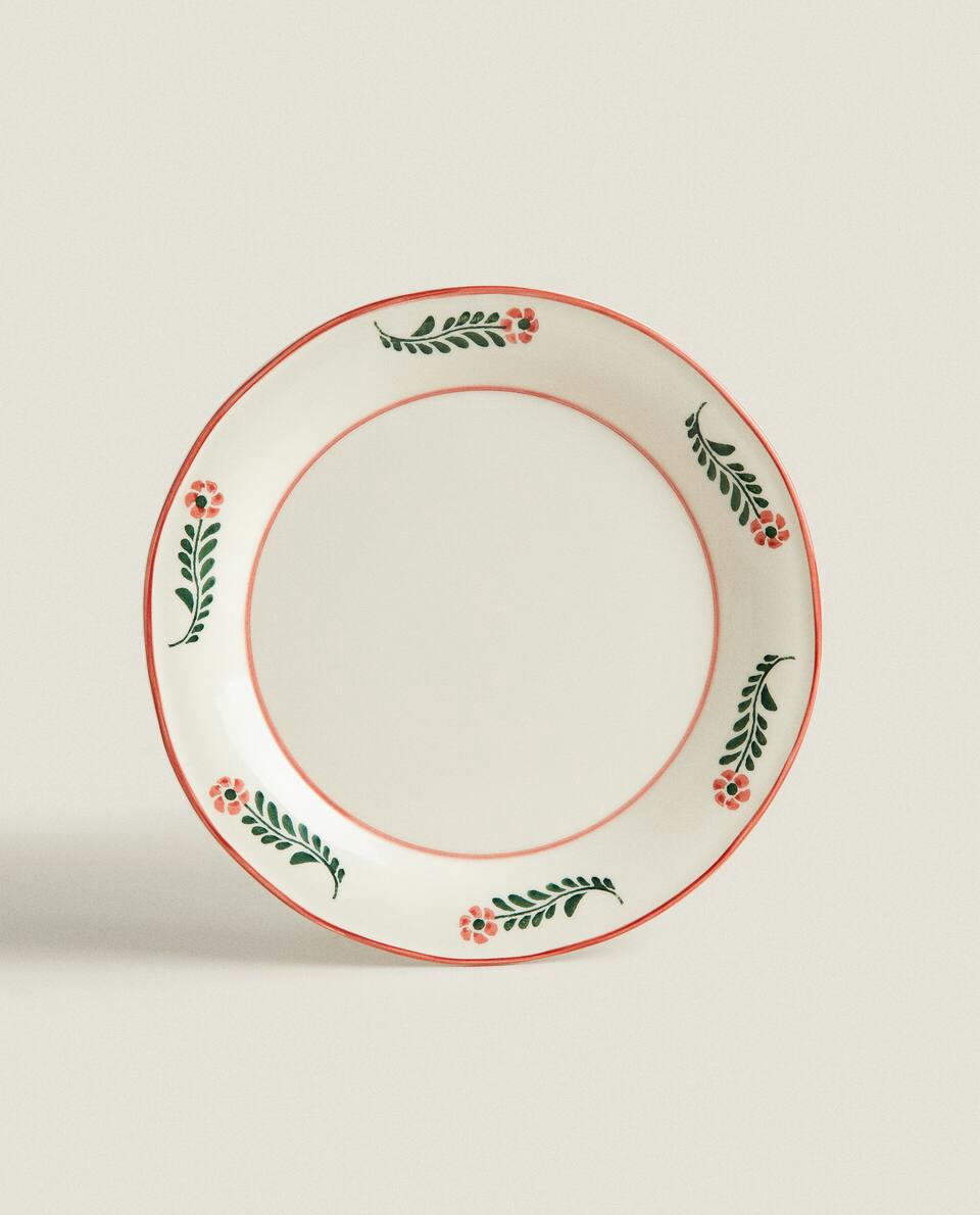 Louça de mesa de barro pintada com motivos florais