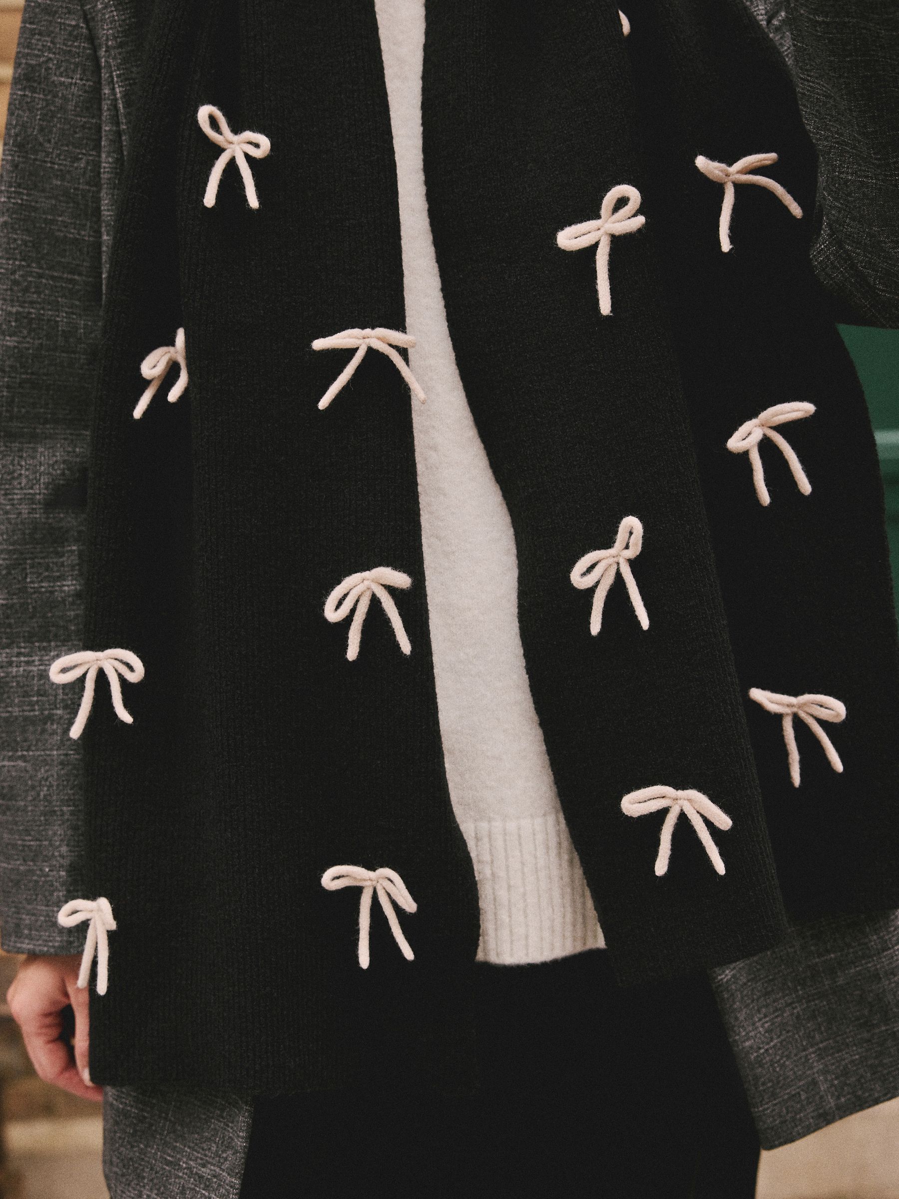 Black 3D Bow - Knitted Heavyweight Scarf