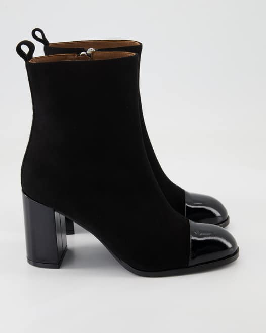 Konstantin Starke Camoscio Nero / Vernice Nero Stiefeletten in Schwarz
