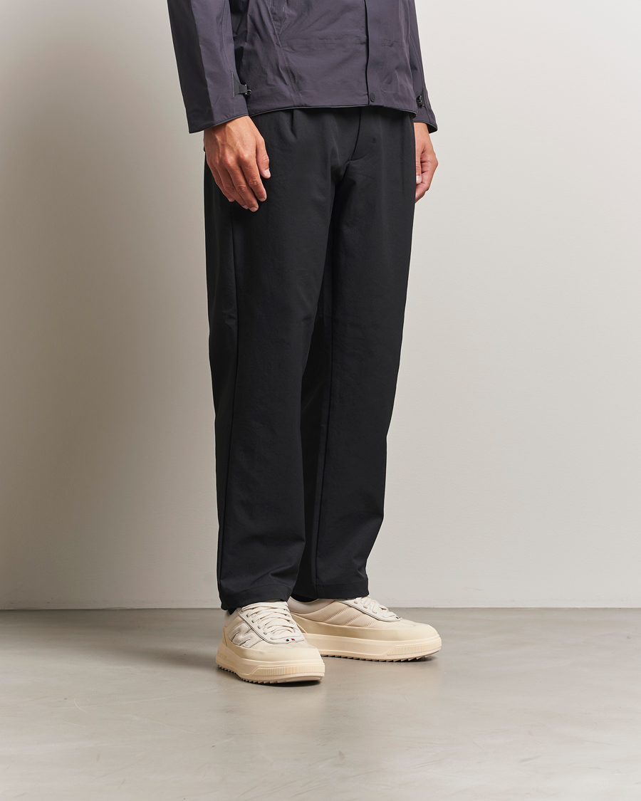 Moncler Monpulse Sneakers Off White