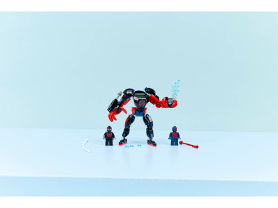 LEGO Miles Morales mecha vs. Spider-Man 2099 (76337)