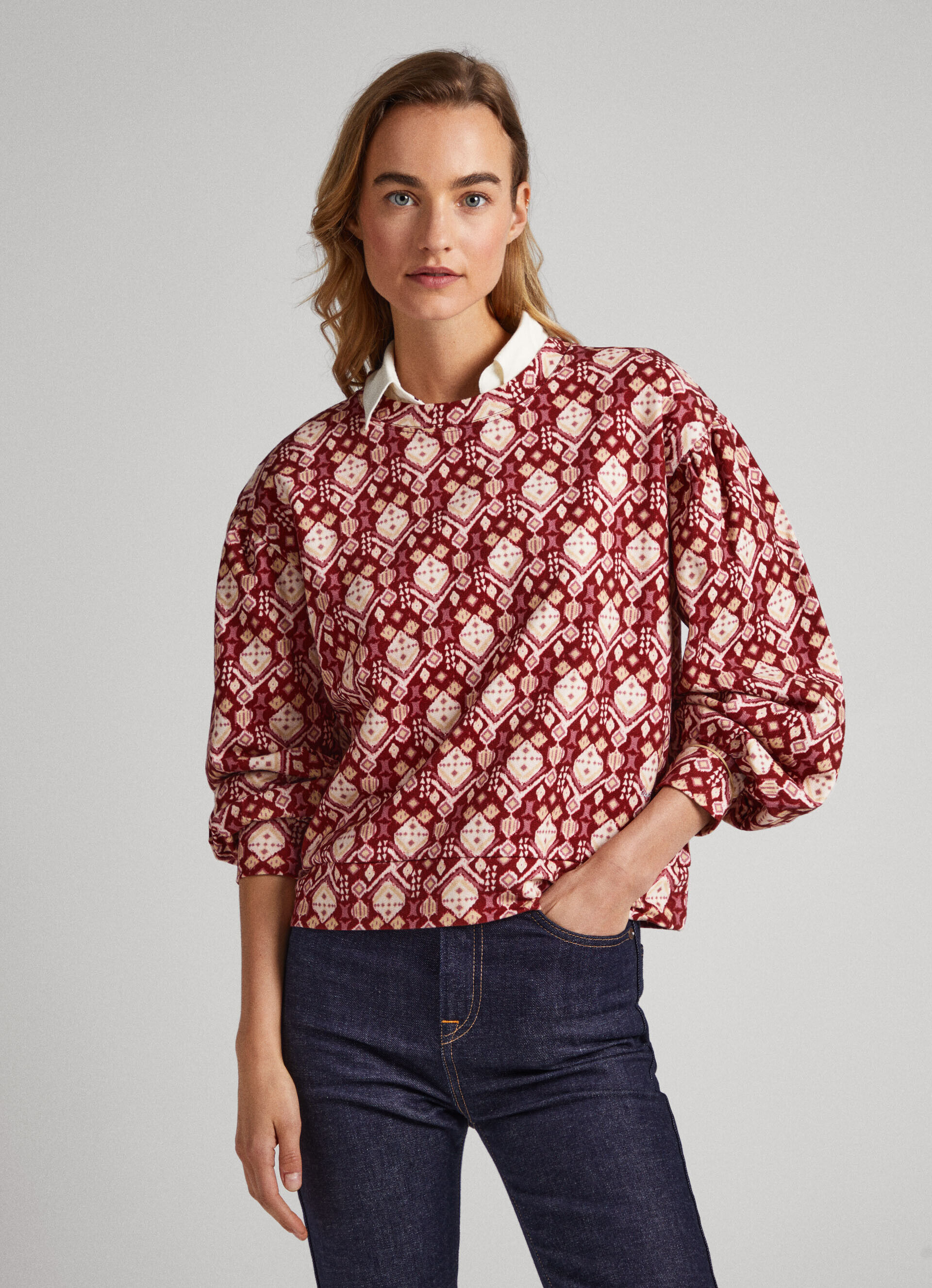 MOLETOM COM ESTAMPA ORNAMENTAL - multicolorido
