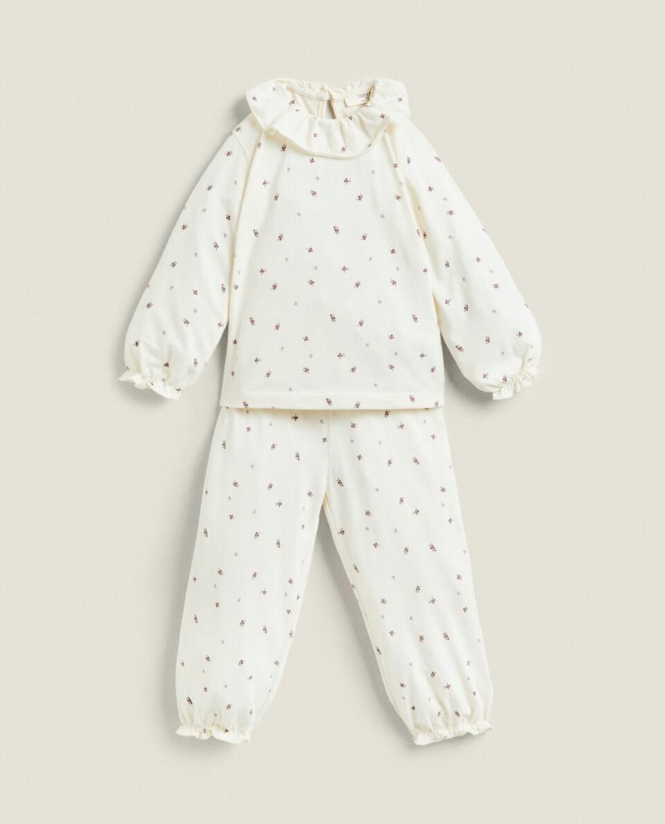 Conjunto de pijama infantil com estampa floral