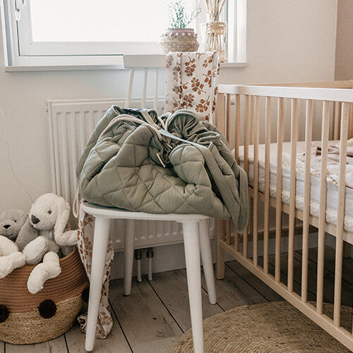 play&go baby speelkleed en draagtas noomad soft - meadow green