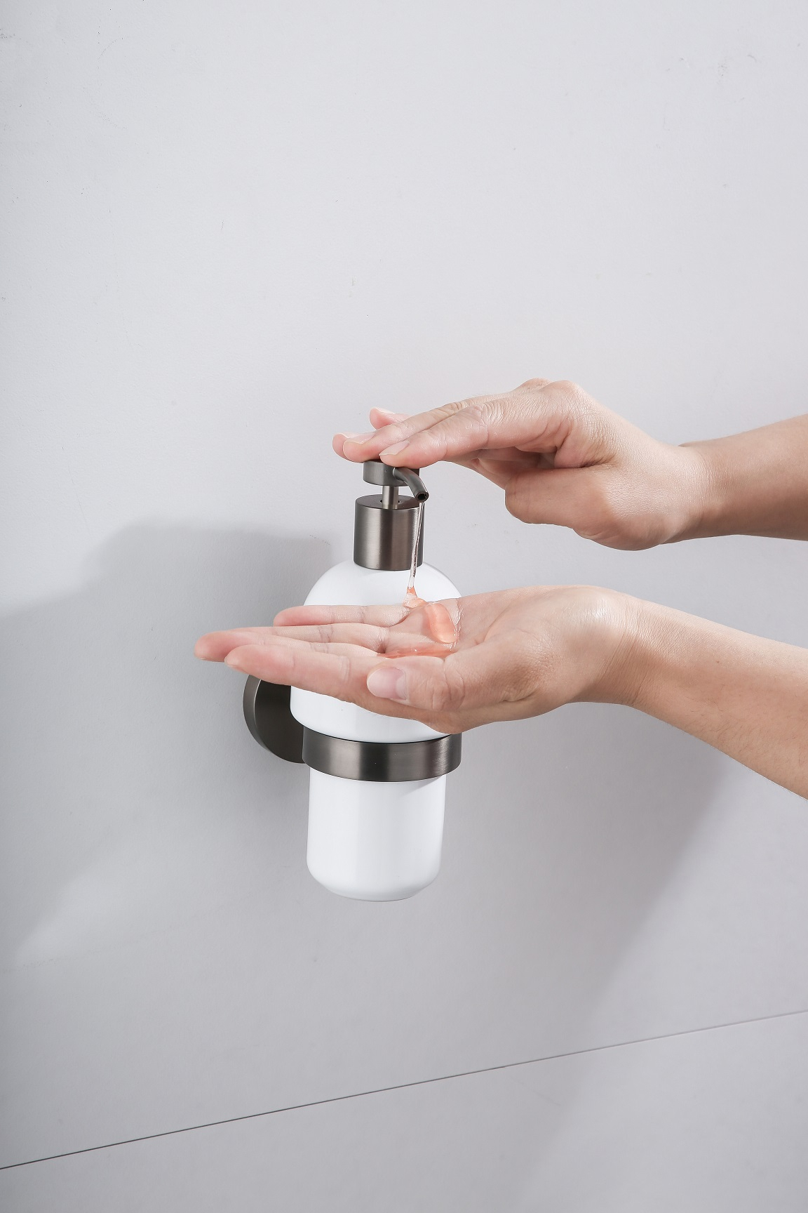 Saniclear Iron zeepdispenser verouderd ijzer - gunmetal