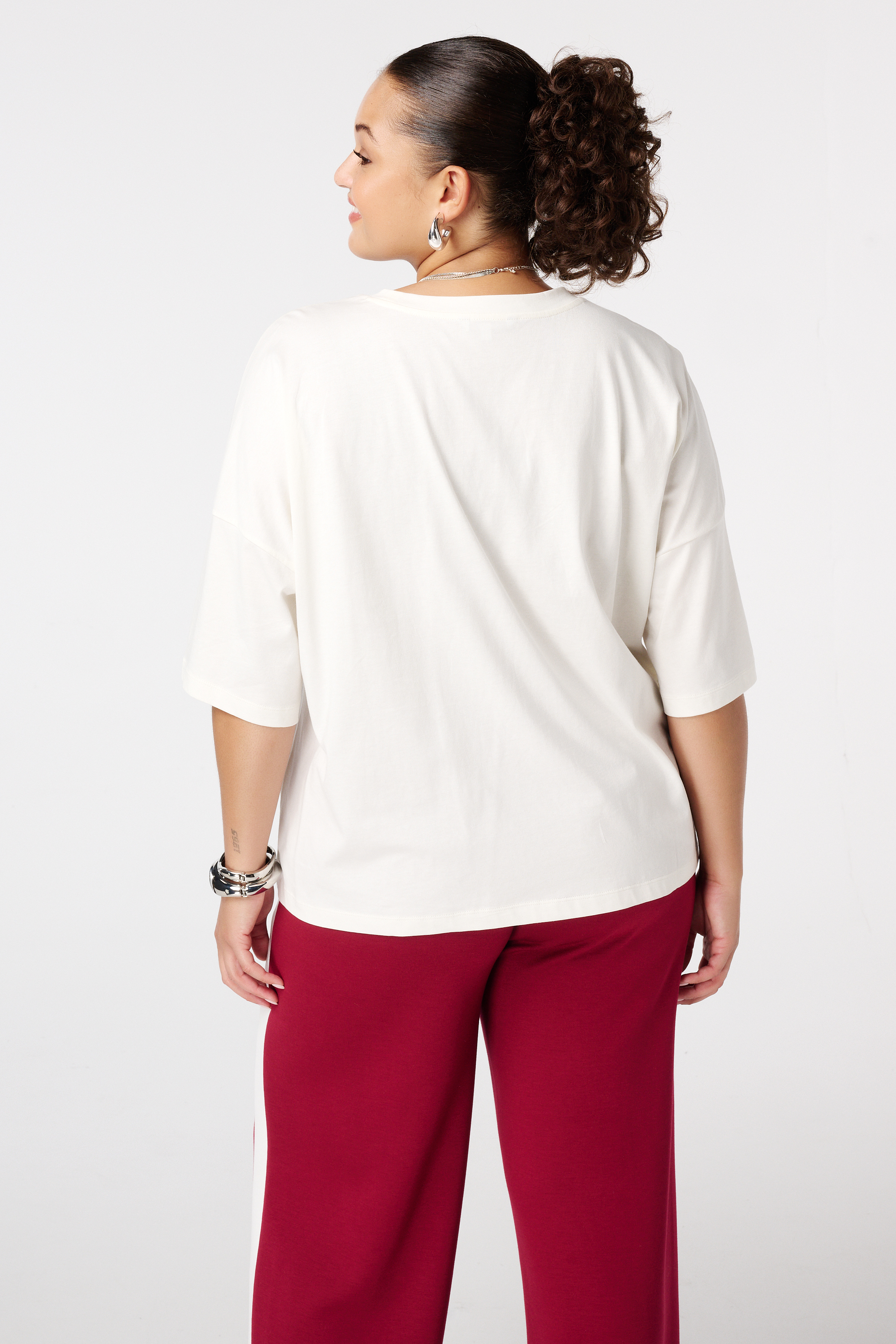 Ruimvallend t-shirt met tekst Gebroken wit