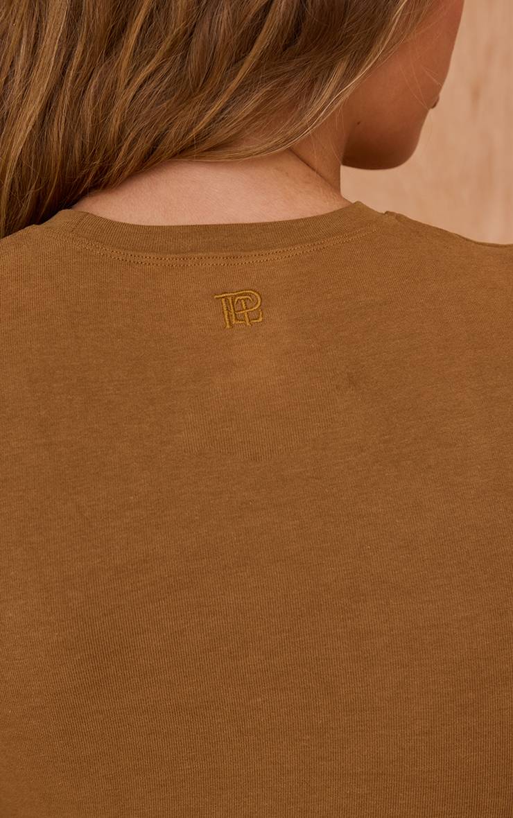 Marron Haut Ajusté À Manches Courtes En Coton Doux