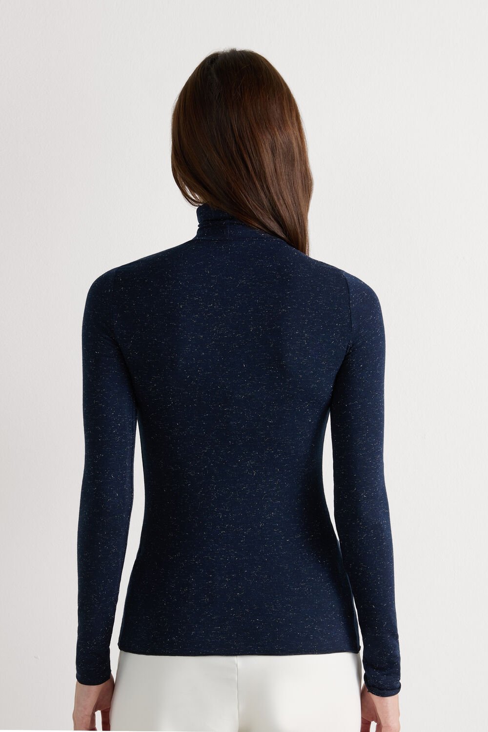 Blusa de gola alta em modal leve com lamê de cashmere