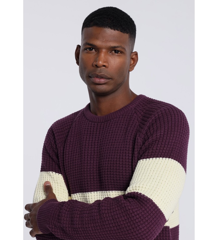 Camisa de gola redonda Bendorff na cor bordô.