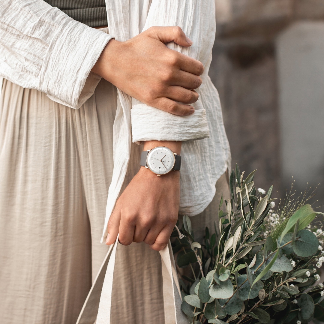 Junghans max bill Mega Solar Saphir
