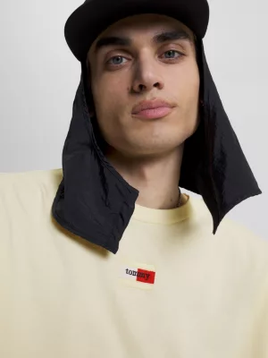 Camiseta com logo essencial