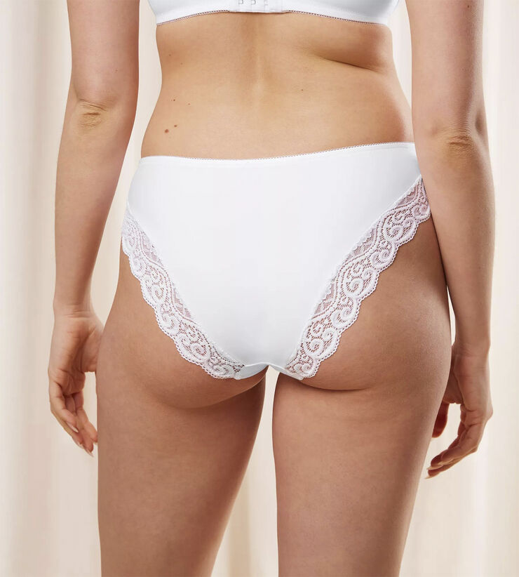Triumph Amourette Tai White