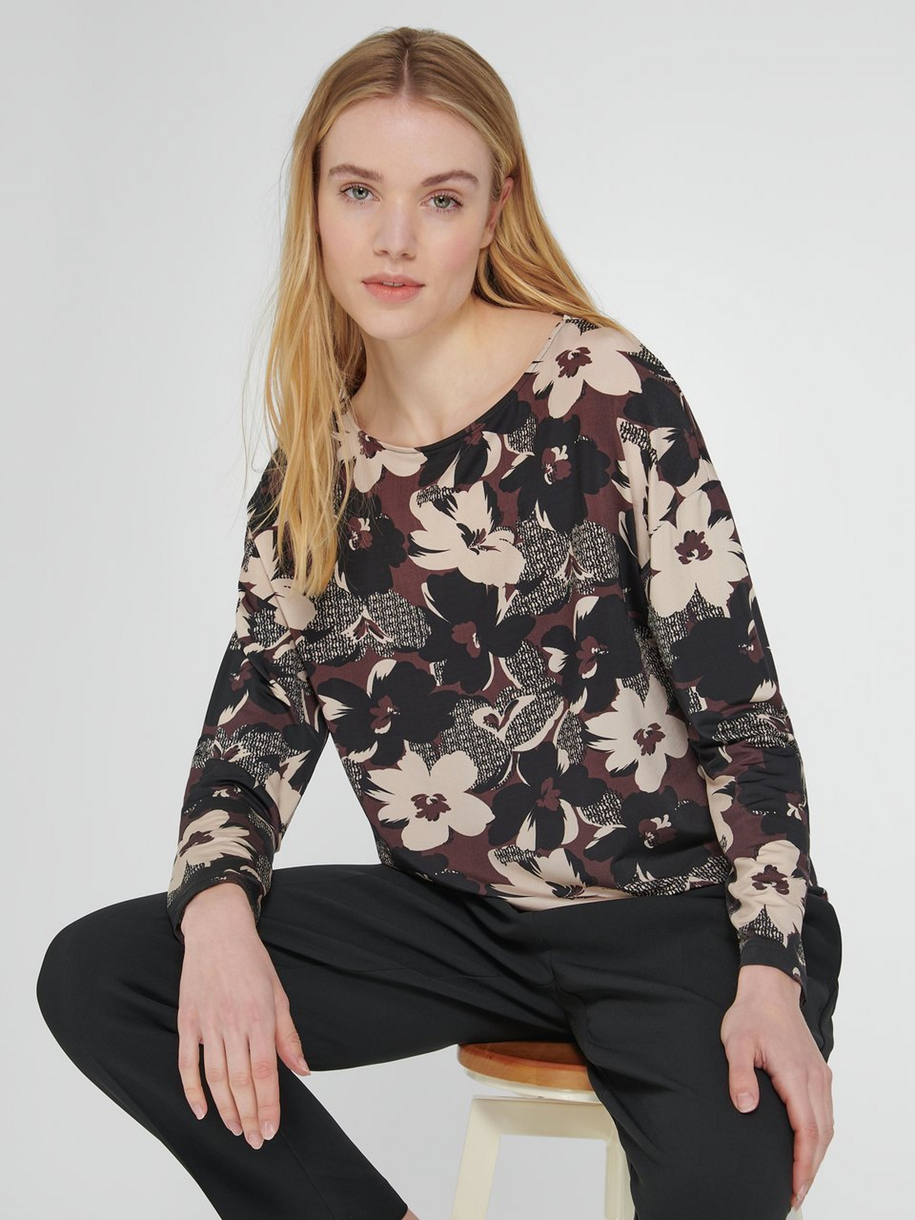 Shirt mit U-Boot-­Ausschnitt