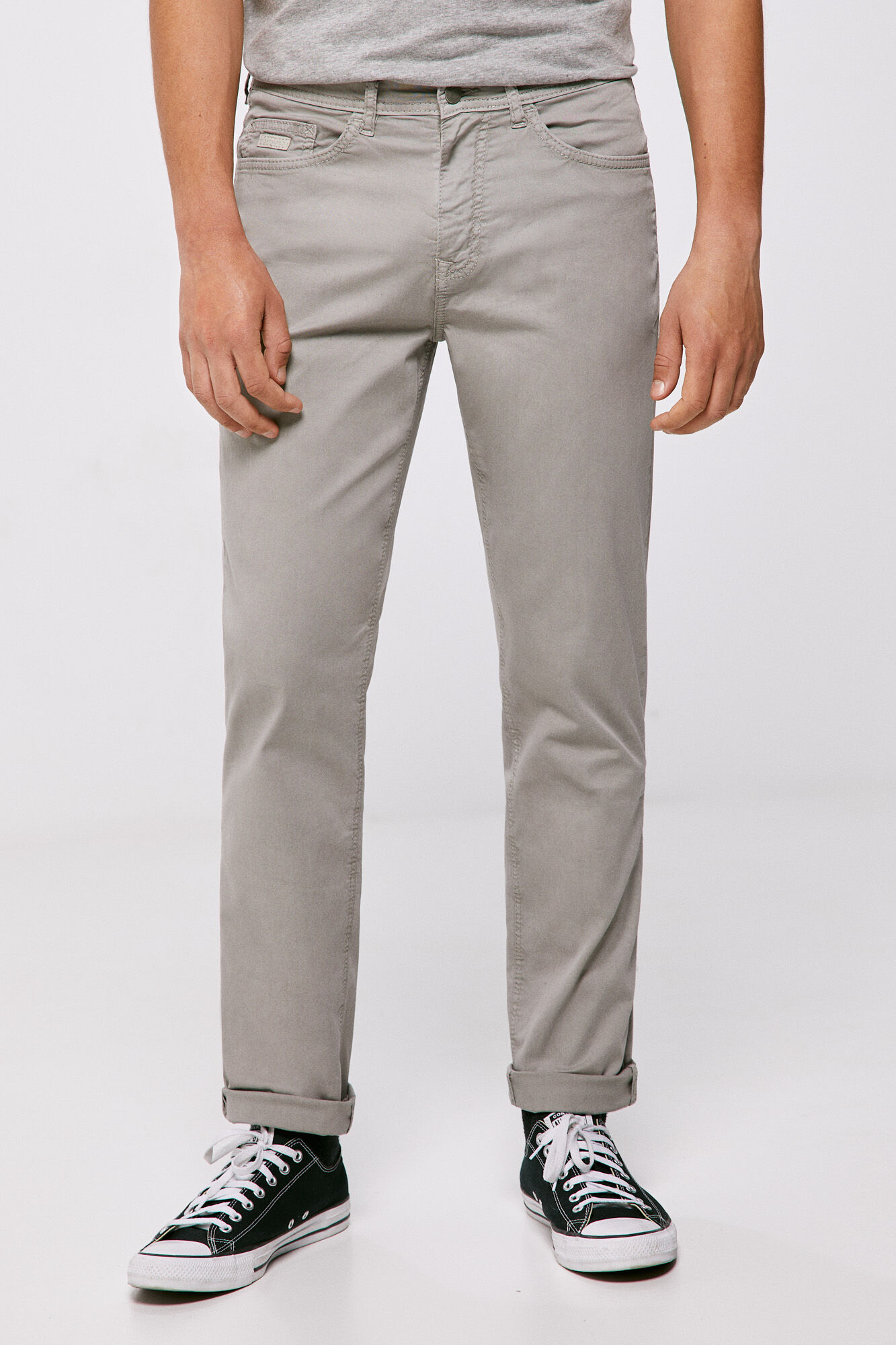 Calça com 5 bolsos, cor clara, lavagem slim - cinza médio