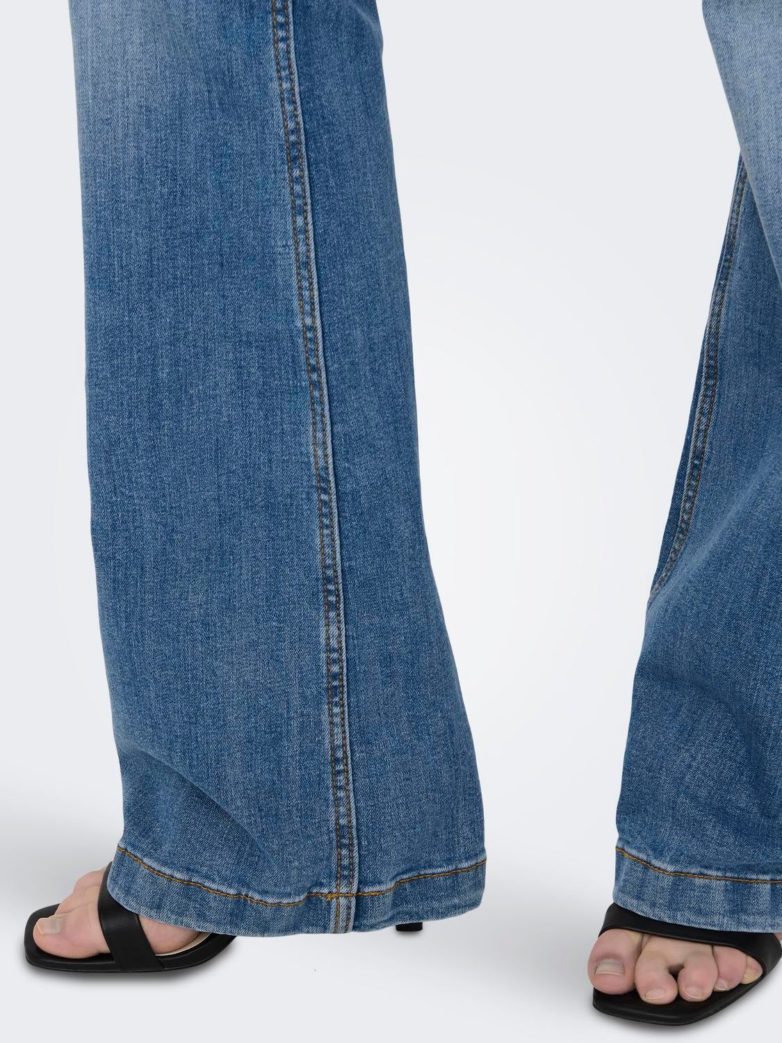 JDYFLORA Hohe Taille Ausgestellt Jeans Medium Blue Denim
