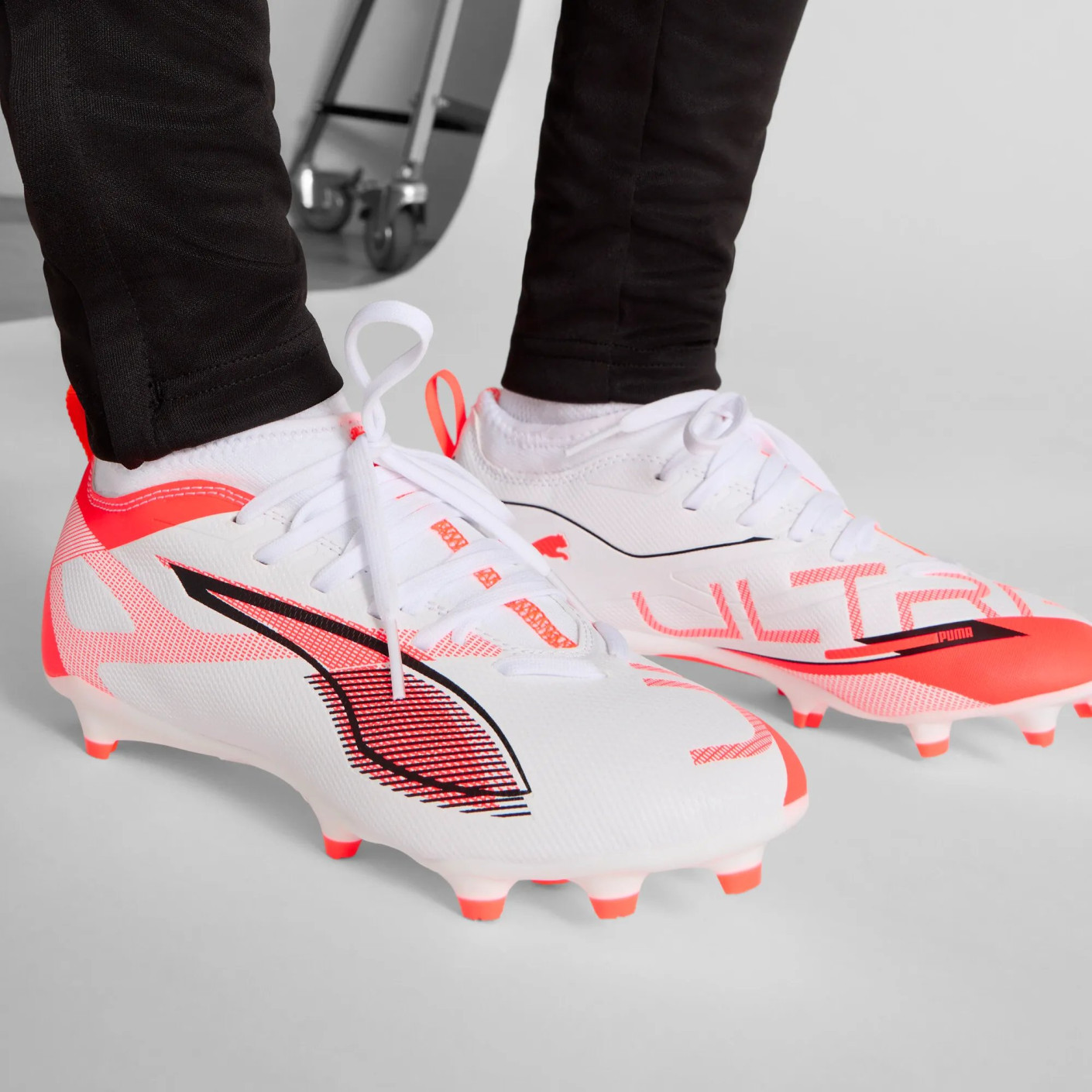 PUMA Ultra 5 Match Gras / Kunstgras Voetbalschoenen (MG) Kids Wit Zwart Rood