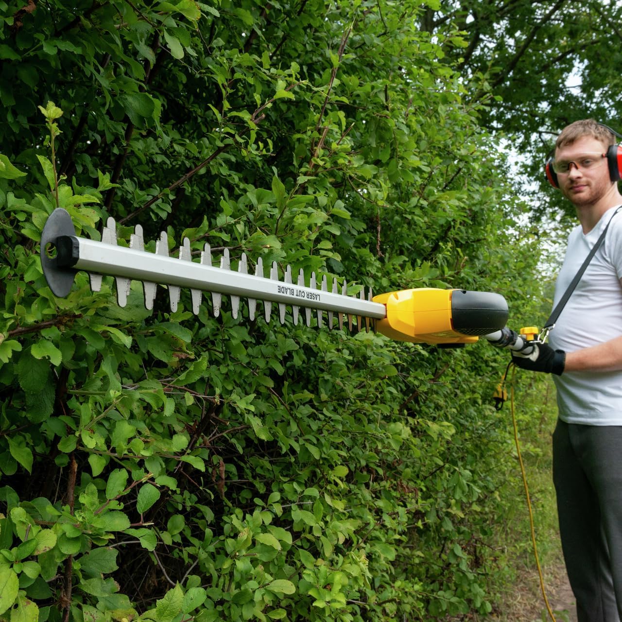 Powerplus Elektrische-Teleskop-Heckenschere POWXG2044 - mit 550 W, 550 mm Klinge und 24 mm Abstand, mit Teleskopgriff, Gartenwerkzeug, Gartenschere zum Schneiden von Büschen, Hecken und Pflanzen