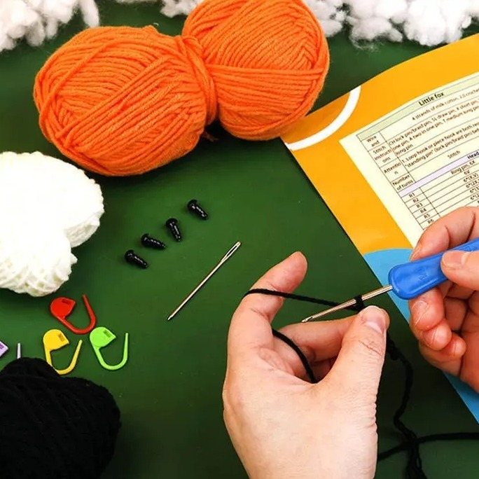 (14-tlg. Set) Häkel Handwerk Starter Kit DIY Mercerie Bastelkunst inkl. Wolle / Häkelnadel - Fuchs