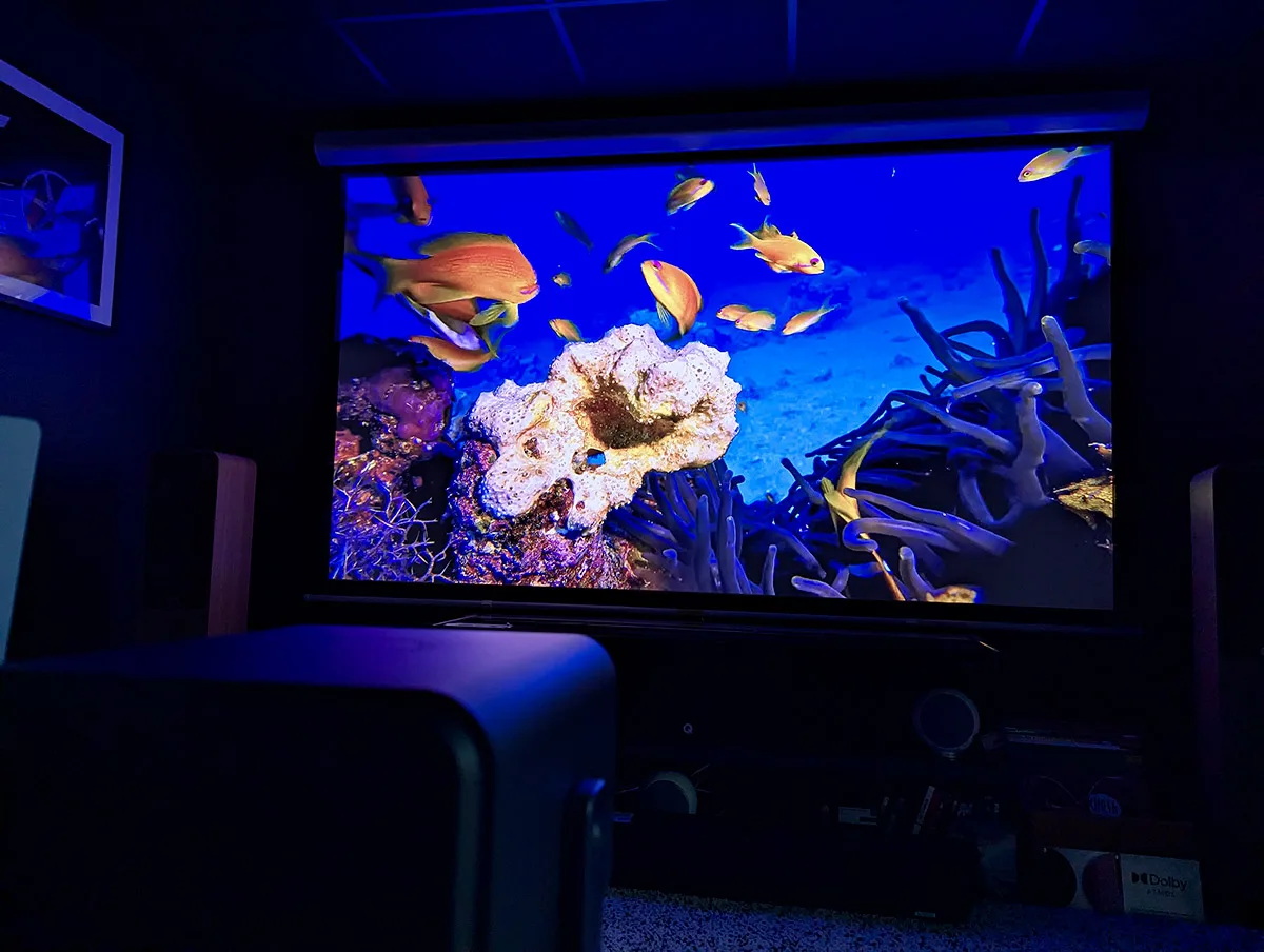 Hisense C2 Ultra   Pied de sol Hisense SG8H Vidéoprojecteurs UHD 4K