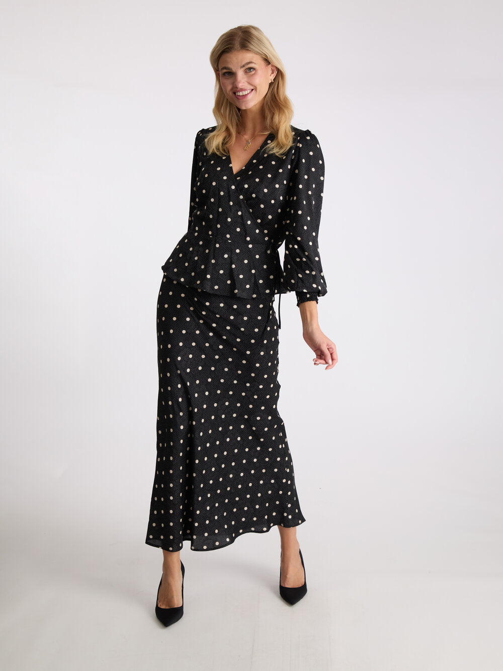 Neo Noir  Merry Retro Dot slå-om bluse - sort