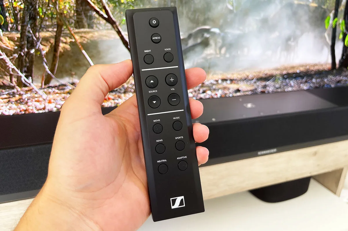 Sennheiser Ambeo SoundBar Plus   Audioquest NRG-Y2 (2 m) et Forest HDMI 48 (1,5 m) Barres de son